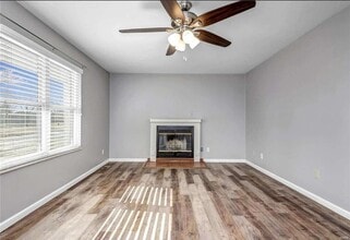 1079 Crestwood Ln in O'Fallon, MO - Foto de edificio - Building Photo