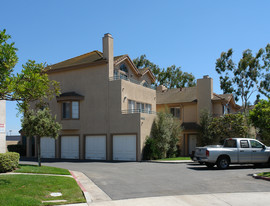 Waverider Circle in Huntington Beach, CA - Building Photo
