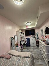 6712 N Clark St, Unit 2nd fl in Chicago, IL - Building Photo - Building Photo