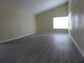 27445 Garza Dr in Santa Clarita, CA - Building Photo - Building Photo
