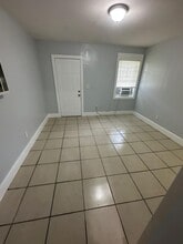 2540-2542 Moncrief Rd in Jacksonville, FL - Building Photo - Building Photo