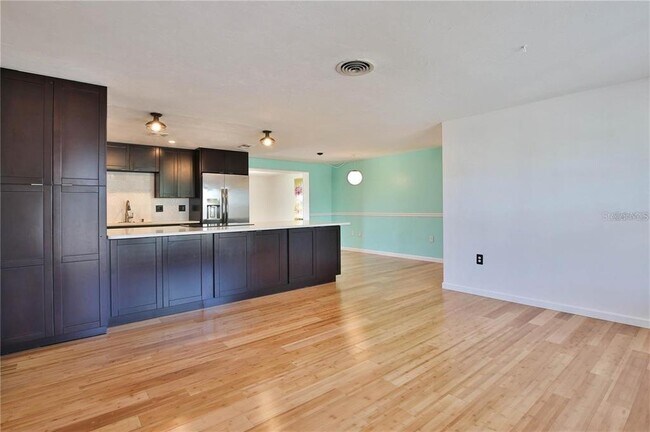7355 Cass Cir in Sarasota, FL - Building Photo - Building Photo