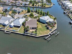 5704 Sea Trout Pl in Apollo Beach, FL - Building Photo - Building Photo