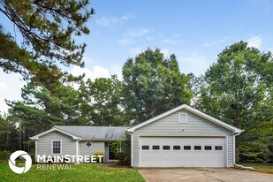 330 E Country Woods Dr in Covington, GA - Building Photo