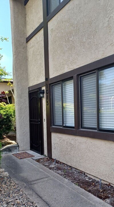 1015 Meadow Way in Arroyo Grande, CA - Building Photo