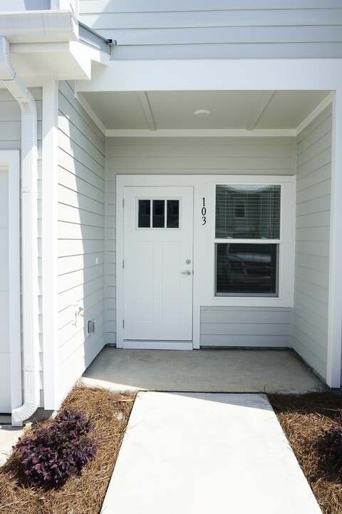 103 Palm St in Freeport, FL - Building Photo