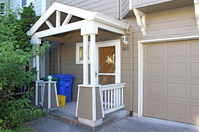 2613 NE 6th Pl in Portland, OR - Building Photo - Building Photo