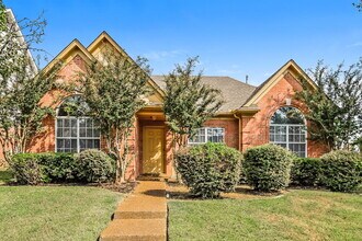 8750 Overcup Oaks Dr in Memphis, TN - Foto de edificio - Building Photo