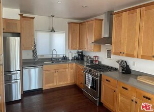 3320 Two Tree Ave in Los Angeles, CA - Building Photo - Building Photo