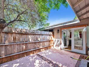 8835 Paso Robles Ave, Unit 1.2 in Northridge, CA - Building Photo - Building Photo