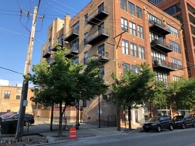 215 N Aberdeen St, Unit 207B in Chicago, IL - Building Photo