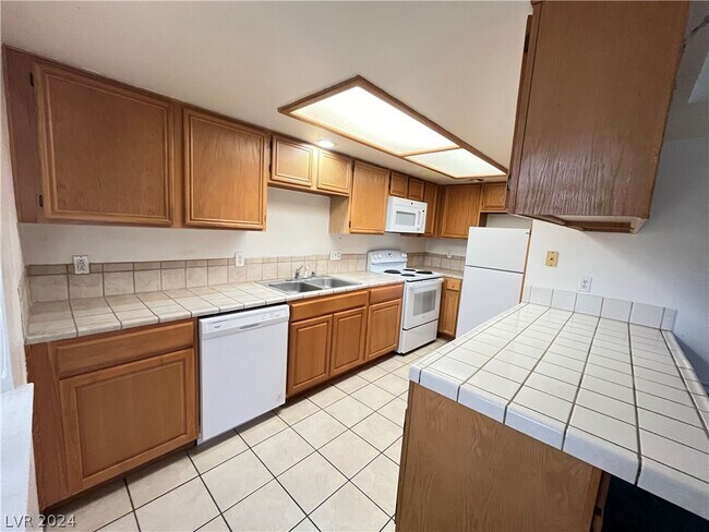 101 Luna Way-Unit -108 in Las Vegas, NV - Building Photo - Building Photo