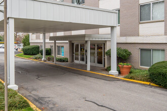 Whitehall West Building in Bethesda, MD - Building Photo - Building Photo