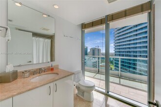 1331 Brickell Bay Dr in Miami, FL - Building Photo - Building Photo