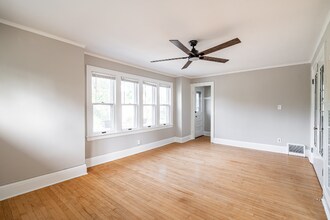 4800 N Bartlett Ave in Whitefish Bay, WI - Building Photo - Building Photo