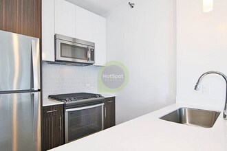 207 N Garland Ct in Chicago, IL - Building Photo - Building Photo