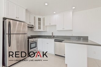 3540 Fletcher Dr, Unit 201 in Los Angeles, CA - Building Photo - Building Photo