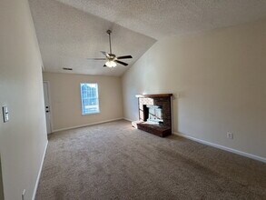 105 Live Oak Ct in Jacksonville, NC - Building Photo - Building Photo