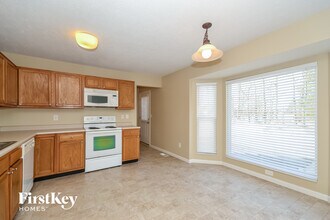 17 Woodside Park Dr in Amelia, OH - Foto de edificio - Building Photo