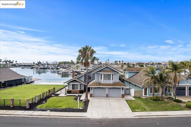 property at 5752 Drakes Dr