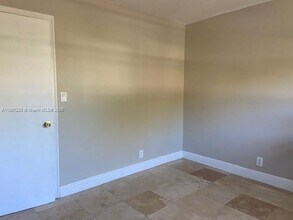 5174 NE 6th Ave in Oakland Park, FL - Building Photo - Building Photo