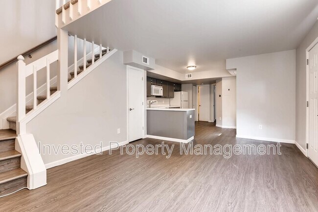 property at 909 S Dawson Way