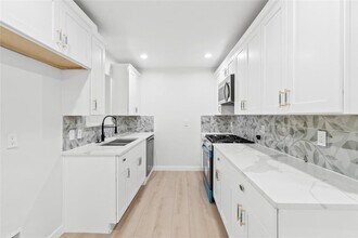 106 E Lola Dr in Austin, TX - Building Photo - Building Photo