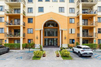 Keystone Courts in Miami, FL - Building Photo - Building Photo