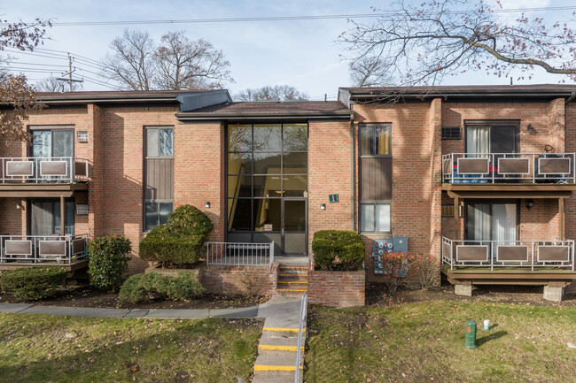 The Gardens at Palisades in Pomona, NY - Building Photo - Building Photo