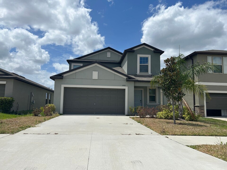 13352 Willow Bluestar Lp in Riverview, FL - Building Photo