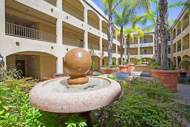 Bellerive in Los Angeles, CA - Building Photo - Building Photo