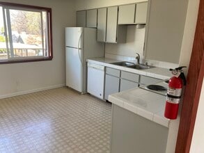409 S 10th Avenue, Unit 409 S 10th Avenue 06 in Yakima, WA - Building Photo - Building Photo