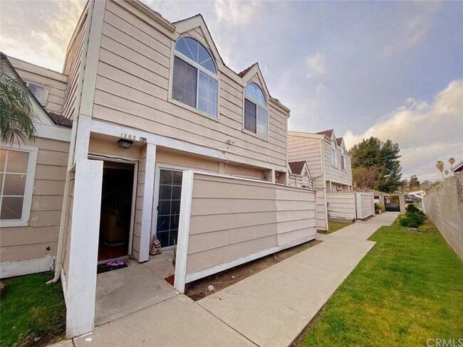 1362 W Orange Grove Ave in Pomona, CA - Building Photo - Building Photo