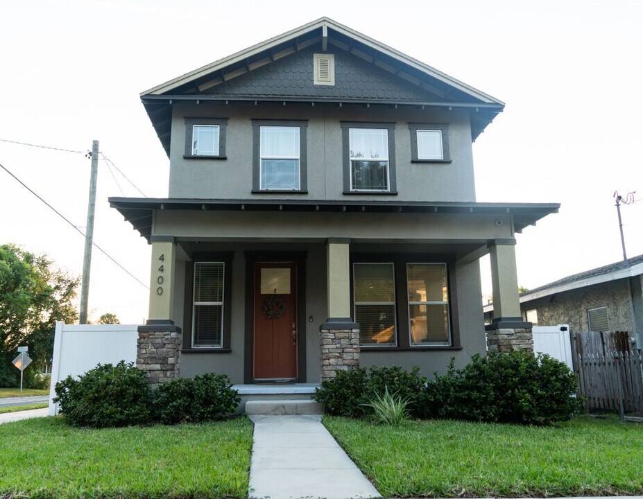 4400 N Branch Ave in Tampa, FL - Building Photo