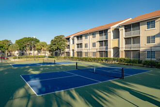 Island Shores in Greenacres, FL - Foto de edificio - Building Photo