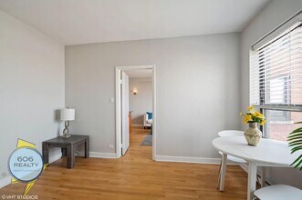 732 W Bittersweet Pl in Chicago, IL - Building Photo - Building Photo