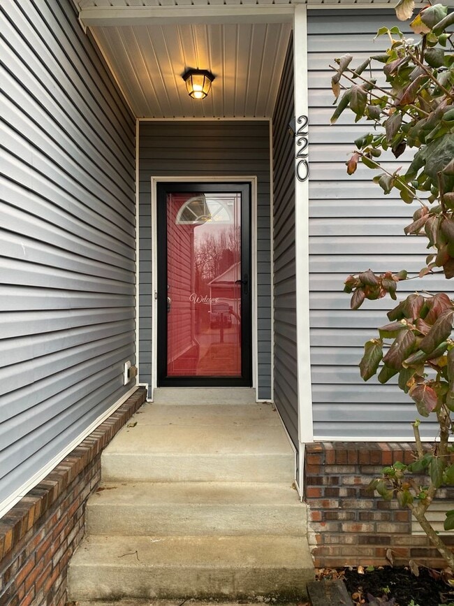 220 Azalea Dr in Oak Grove, KY - Building Photo - Building Photo