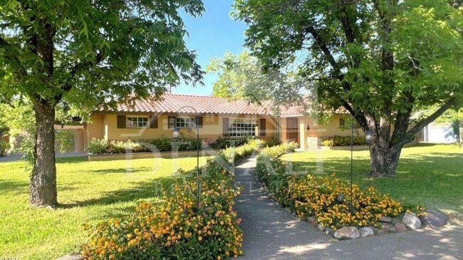 property at 3122 E Monterosa St