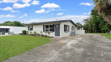 2114 King Richard Rd in Melbourne, FL - Foto de edificio - Building Photo