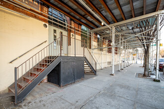 143 Roebling St in Brooklyn, NY - Foto de edificio - Building Photo