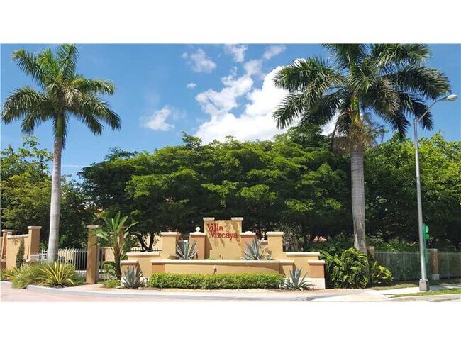 8510 NW 141st Ln in Miami Lakes, FL - Building Photo - Building Photo