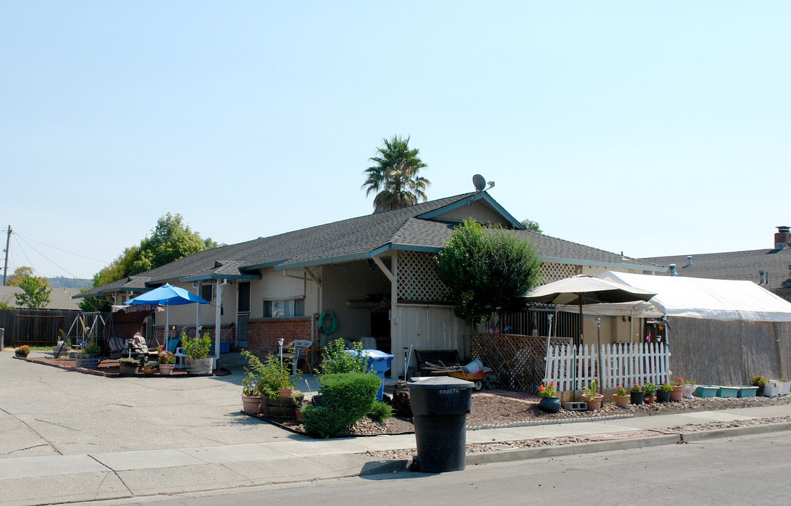 1276 Martha Way in Santa Rosa, CA - Building Photo