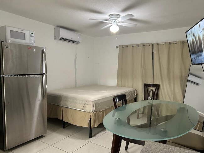 100 NW 56th Ct in Miami, FL - Building Photo - Building Photo