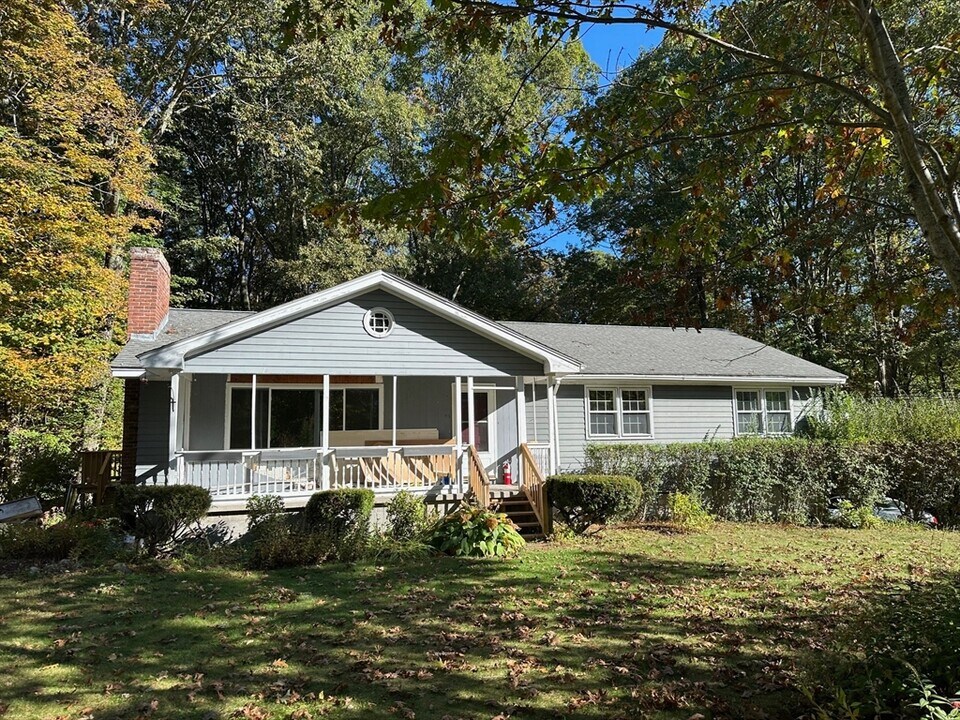 113 Princeton Rd in Sterling, MA - Building Photo