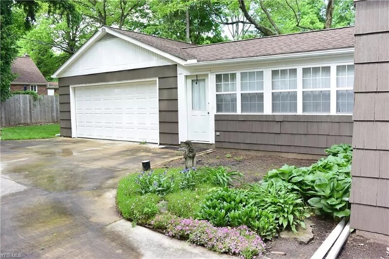 2870 Kent Rd in Silver Lake, OH - Building Photo