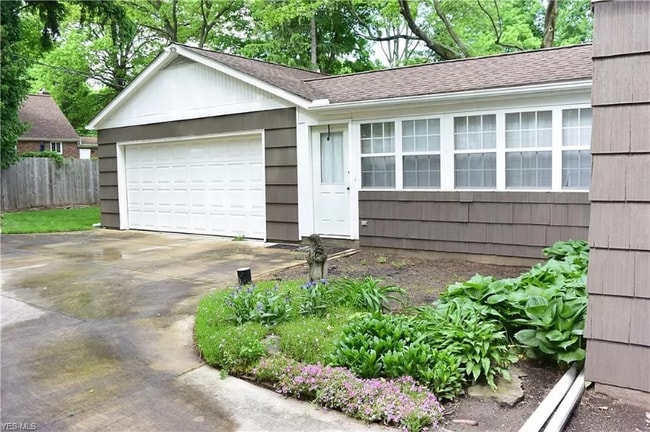 property at 2870 Kent Rd