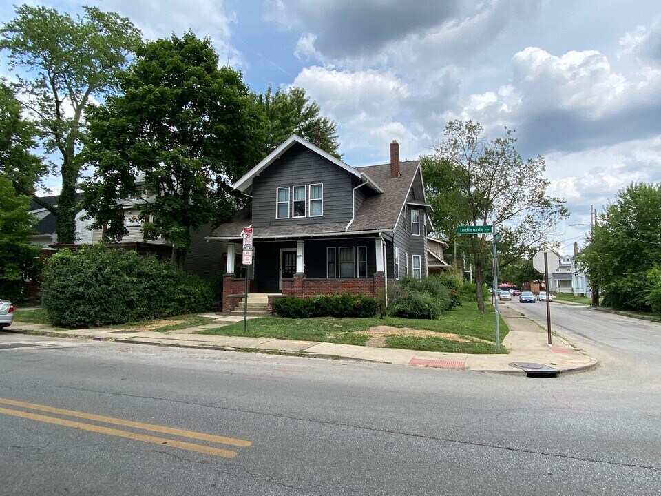 2250 Indianola Ave in Columbus, OH - Building Photo