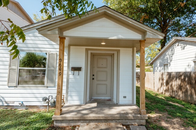 3609 Cumberland Ave, Unit A - Front 2 bed 1 bath