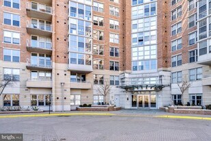 11800 Sunset Hills Rd in Reston, VA - Building Photo