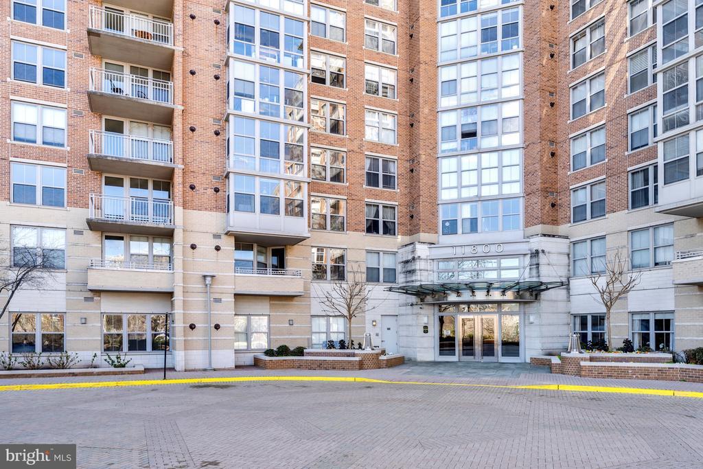 11800 Sunset Hills Rd in Reston, VA - Foto de edificio